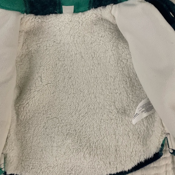 Adorable fuzzy flannel jacket - Picture 2 of 2